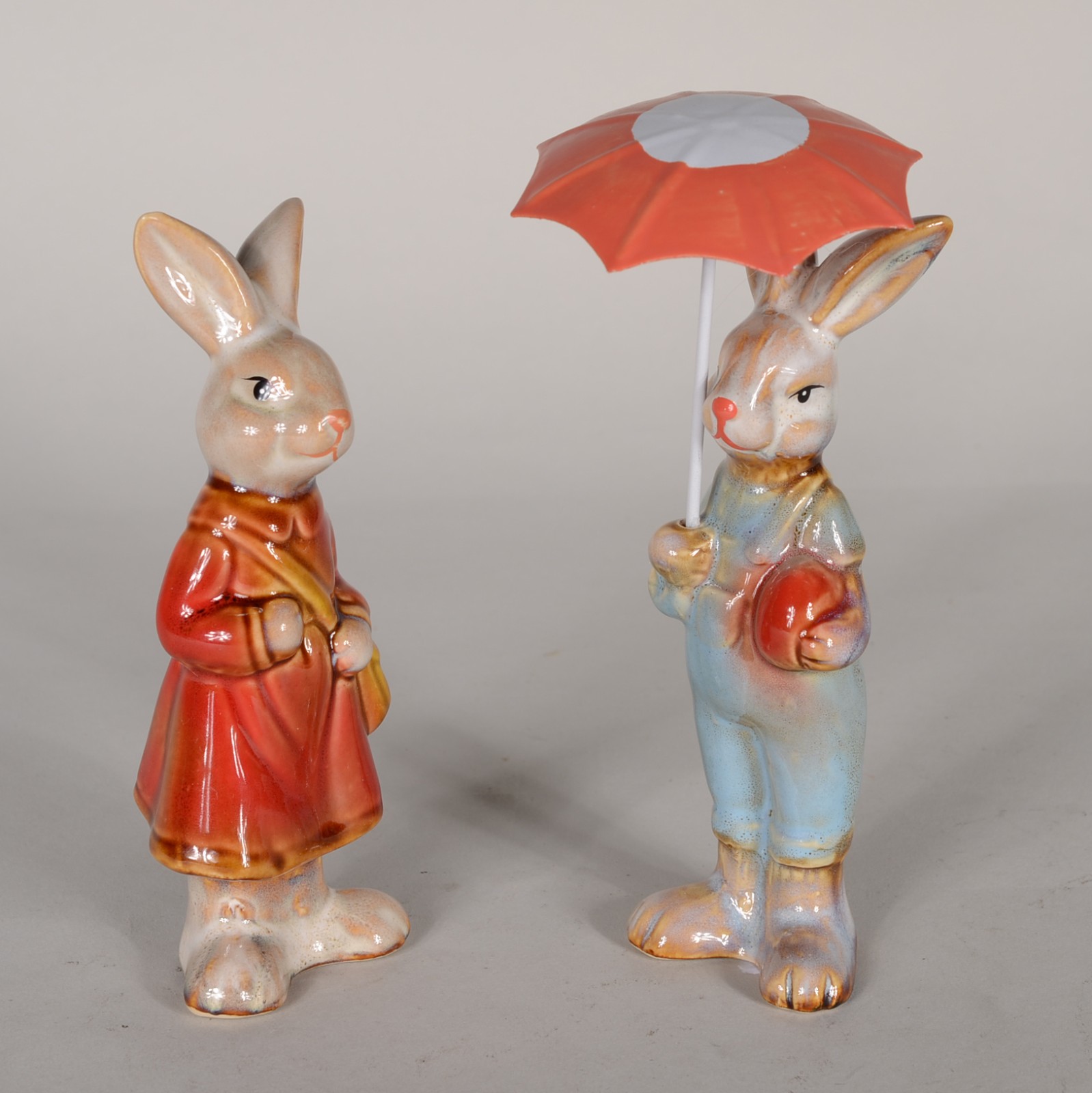 Duas esculturas de porcelana policromada representando casal de... - foto 1 de 5