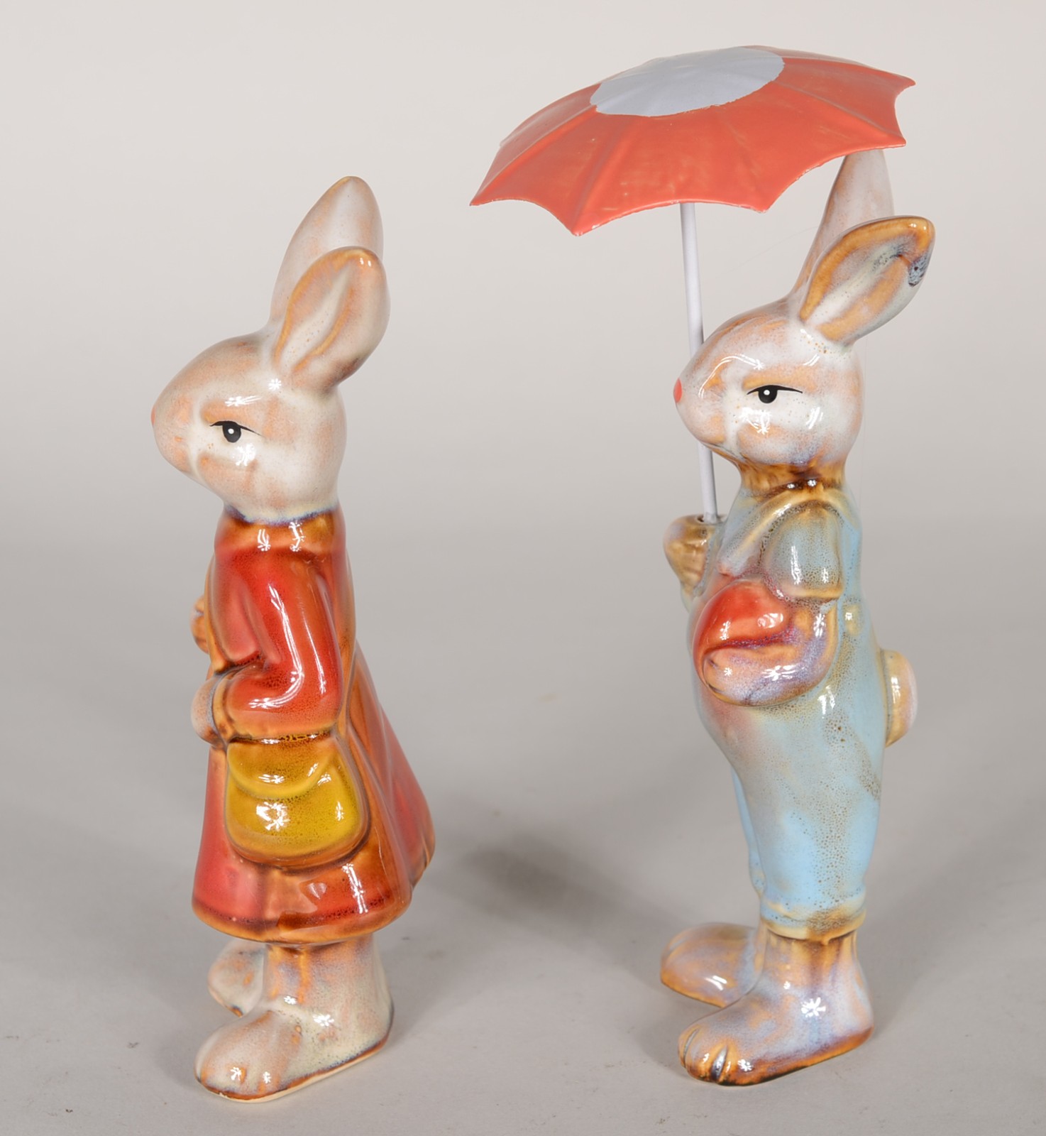 Duas esculturas de porcelana policromada representando casal de... - foto 3 de 5