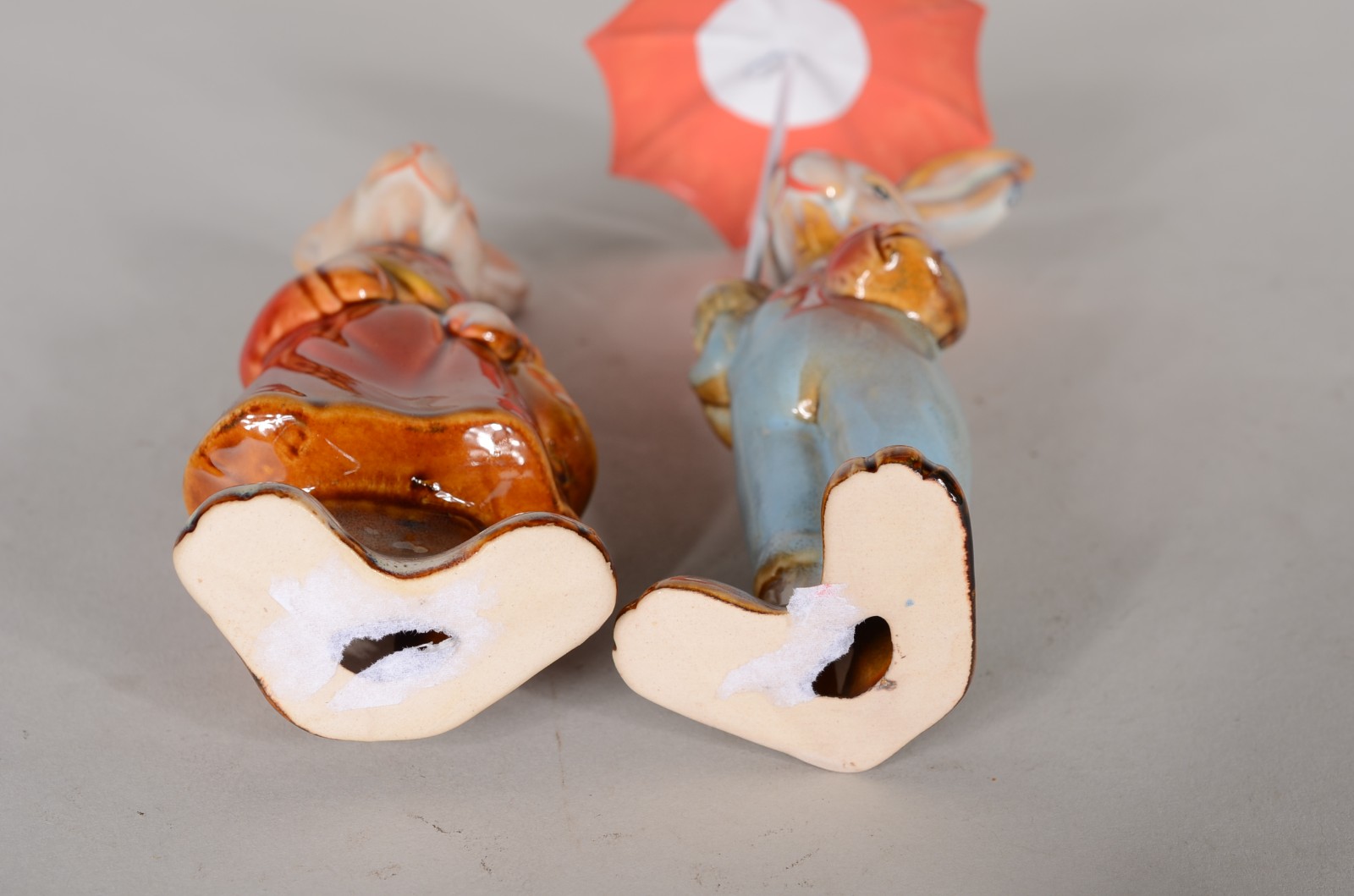Duas esculturas de porcelana policromada representando casal de... - foto 5 de 5
