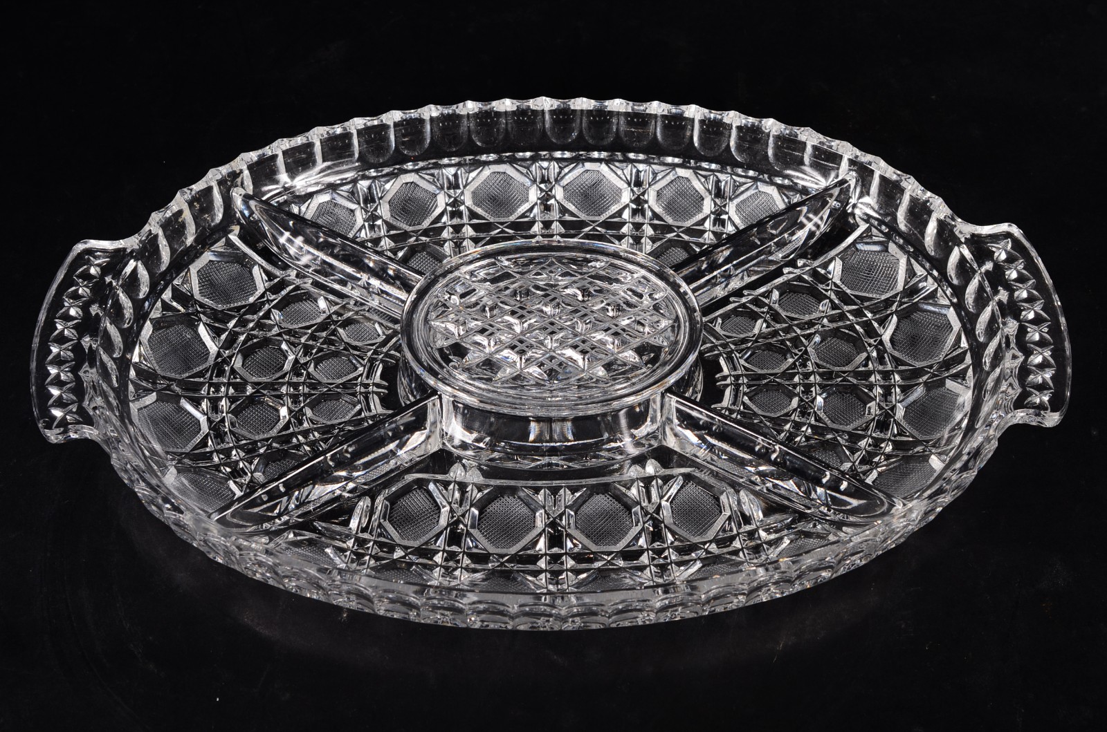 Três peças de cristal, sendo: vaso quadrado, solifleur (lascado) e... - foto 7 de 11