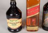 Cinco bebidas diversas, sendo: licor Carolans; ... - Cinco bebidas diversas, sendo: licor Carolans; whisky Johnnie Walker 8 anos; Vinho do Porto Real Companhia Velha; licor Frangelico; cognac Henne...