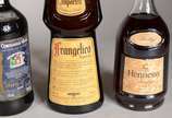 Cinco bebidas diversas, sendo: licor Carolans; ... - Cinco bebidas diversas, sendo: licor Carolans; whisky Johnnie Walker 8 anos; Vinho do Porto Real Companhia Velha; licor Frangelico; cognac Henne...
