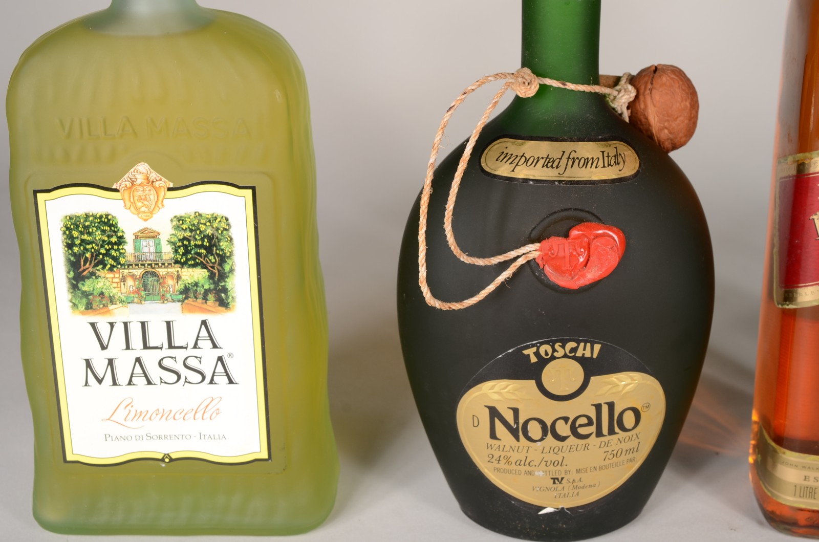 Cinco bebidas diversas, sendo: Limoncello Villa Massa; Nocello, licor... - foto 4 de 8