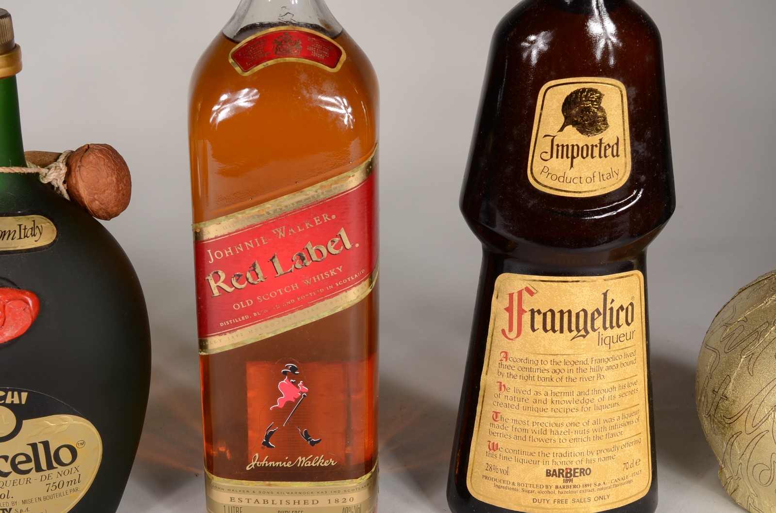 Cinco bebidas diversas, sendo: Limoncello Villa Massa; Nocello, licor... - foto 6 de 8