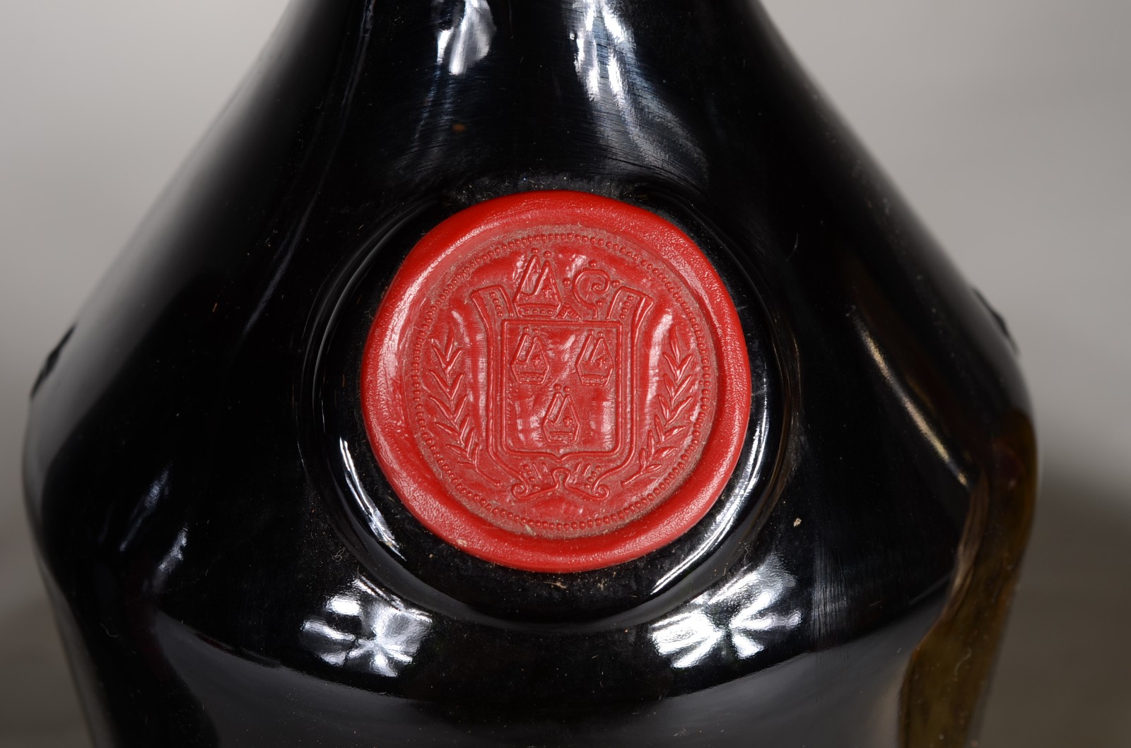 Quatro bebidas diversas, send: Licor Godiva; Vinho do Porto Ferreira... - foto 4 de 8