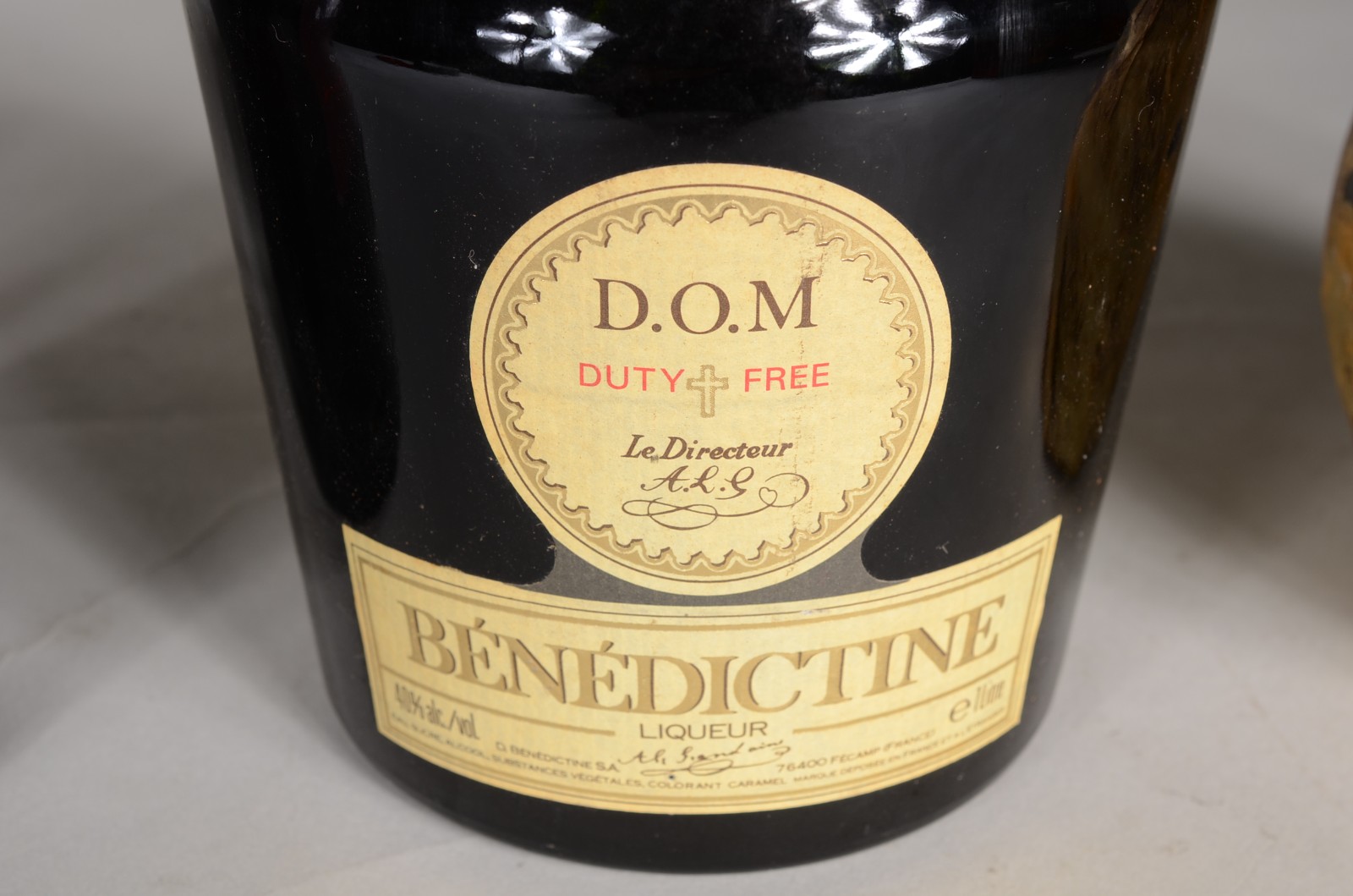 Quatro bebidas diversas, send: Licor Godiva; Vinho do Porto Ferreira... - foto 5 de 8