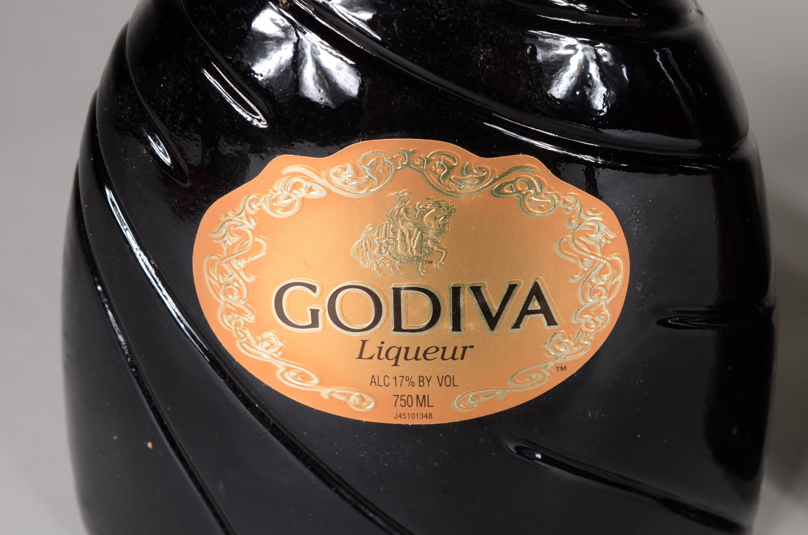Quatro bebidas diversas, send: Licor Godiva; Vinho do Porto Ferreira... - foto 6 de 8