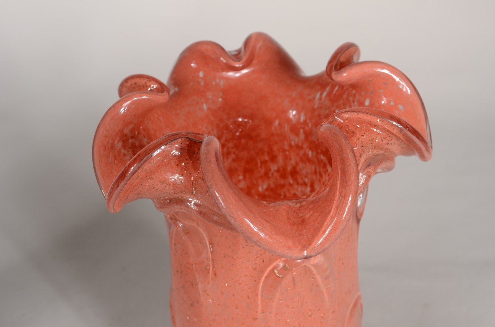 Vaso de murano de vidro decorativo na cor rosa, trabalhado com pó de... - foto 2 de 4