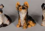 Nove mini esculturas de porcelana representando... - Nove mini esculturas de porcelana representando cachorros.