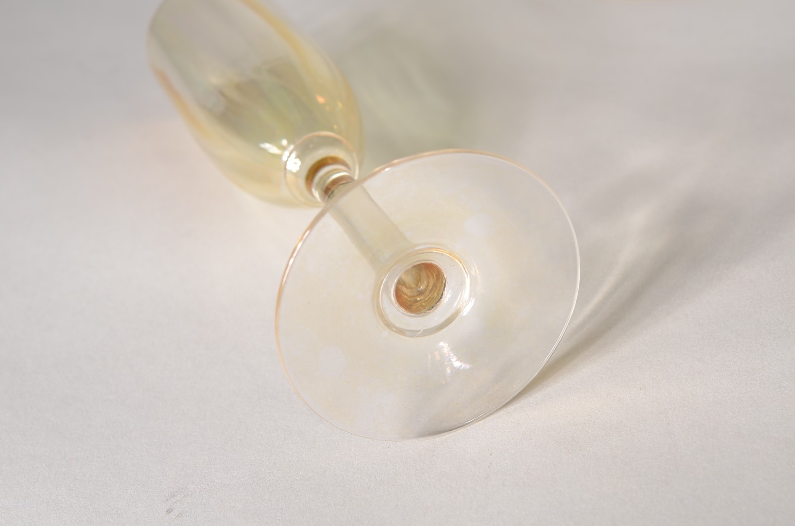 Serviço de cristal amarelo, composto de: 4 taças para vinho tinto, 7... - foto 6 de 6
