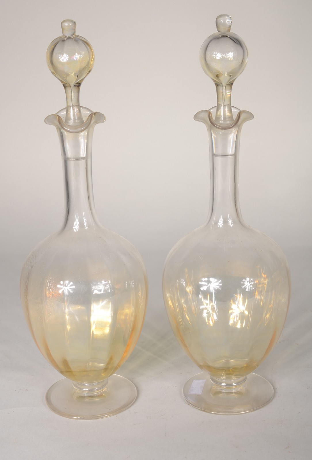 Par de garrafas de cristal amarelo, gargalo em "babados". - foto 1 de 6