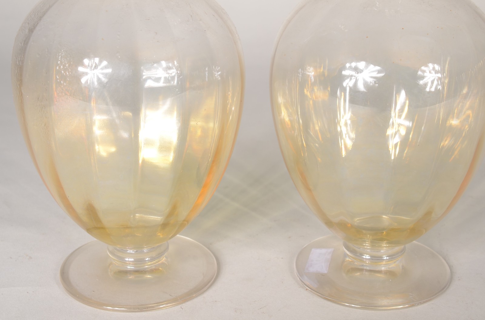 Par de garrafas de cristal amarelo, gargalo em "babados". - foto 2 de 6