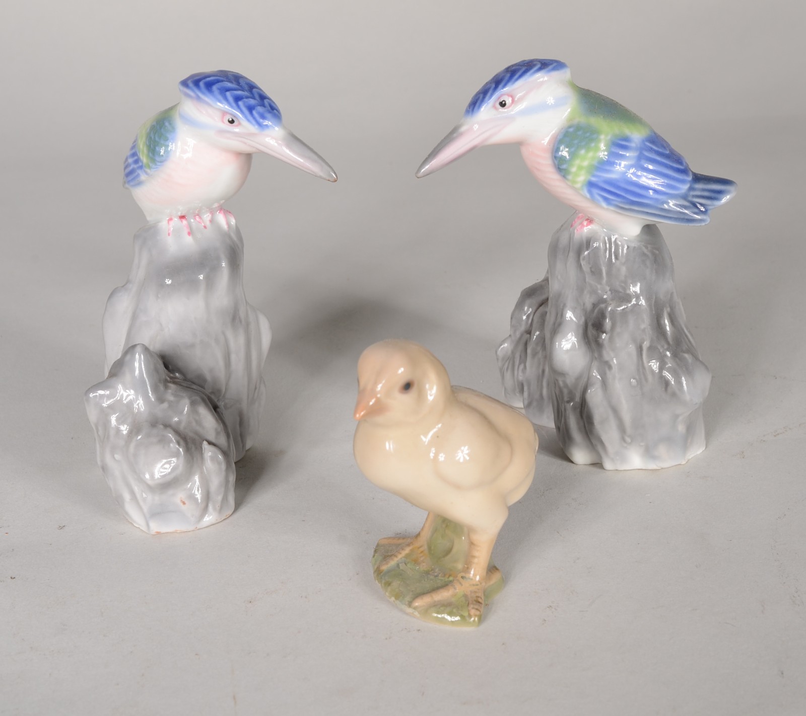 Sete pássaros diversos de porcelana europeia policromada de diversas... - foto 3 de 9