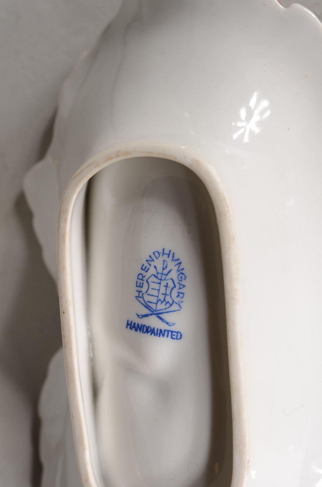 Diversas peças de porcelana decoradas com flores em policromia... - foto 11 de 11