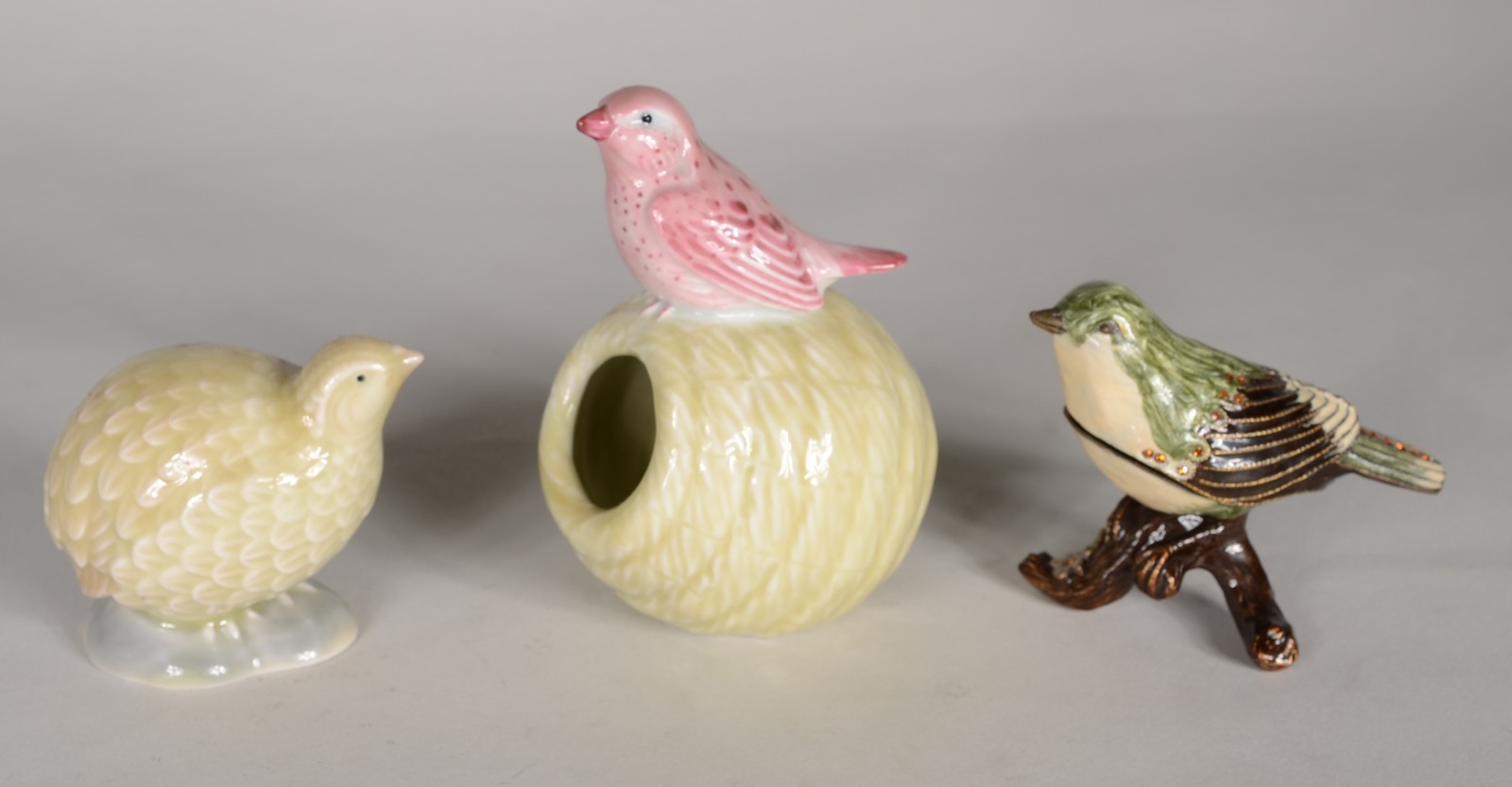 Cinco pássaros de porcelana de diversos modelos e um de metal... - foto 4 de 6