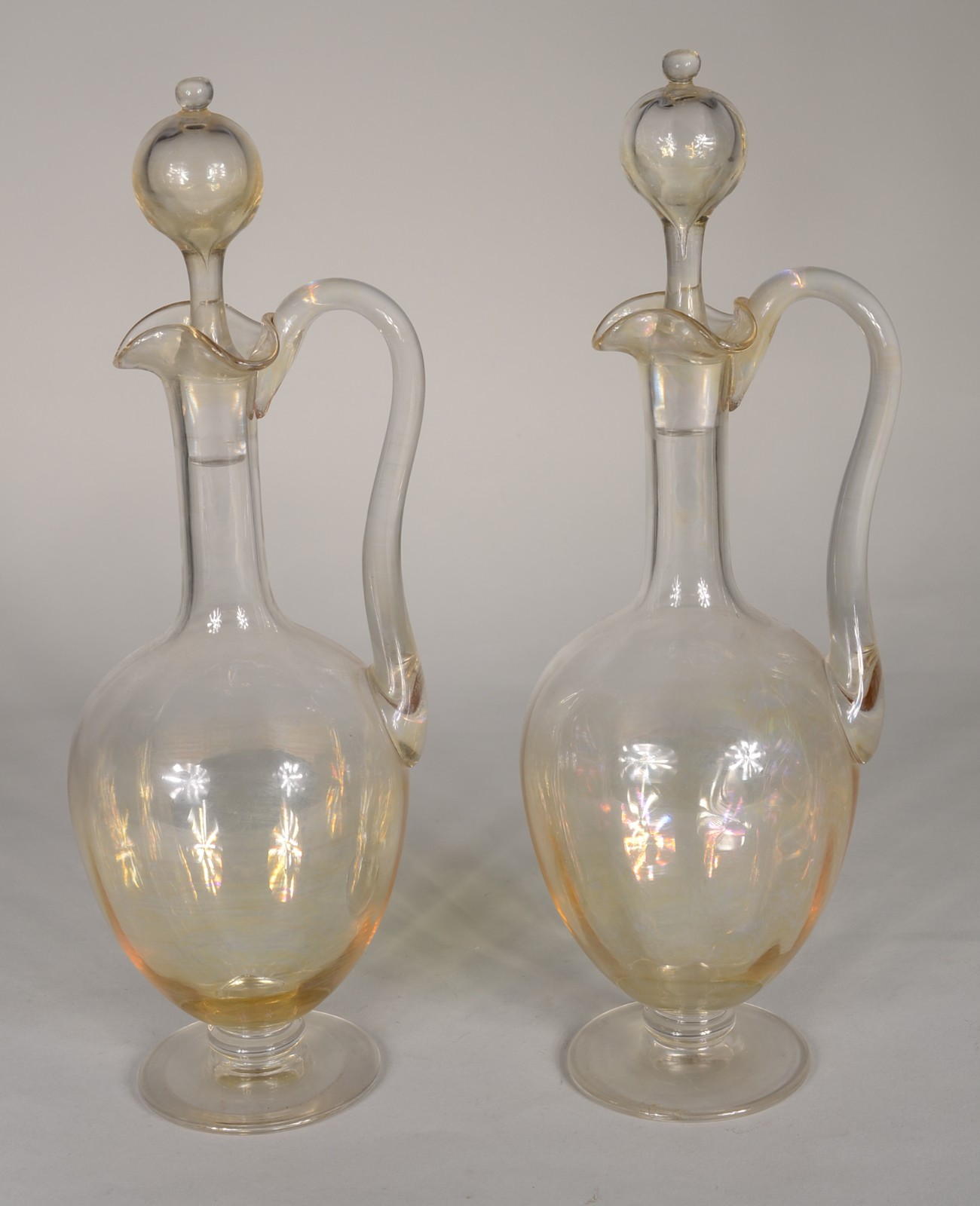 Par de garrafas com alças de cristal amarelo, gargalos feitio... - foto 1 de 6