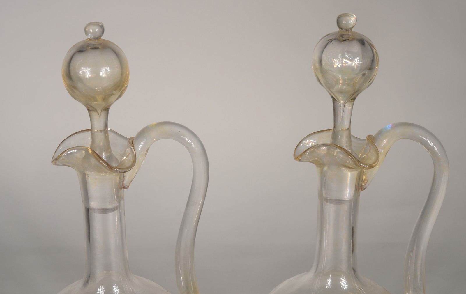 Par de garrafas com alças de cristal amarelo, gargalos feitio... - foto 2 de 6