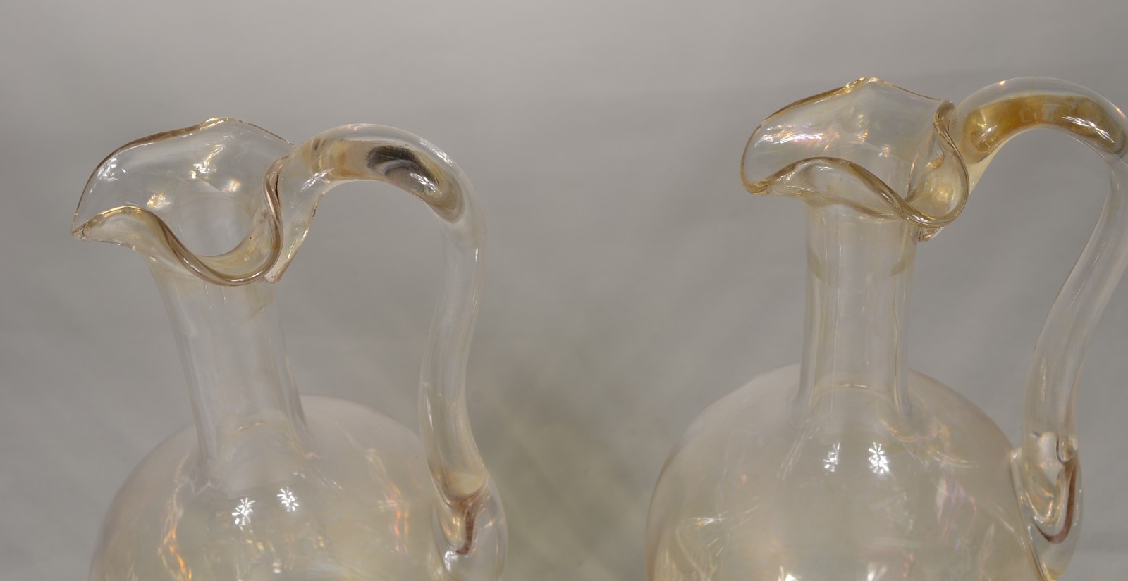 Par de garrafas com alças de cristal amarelo, gargalos feitio... - foto 4 de 6
