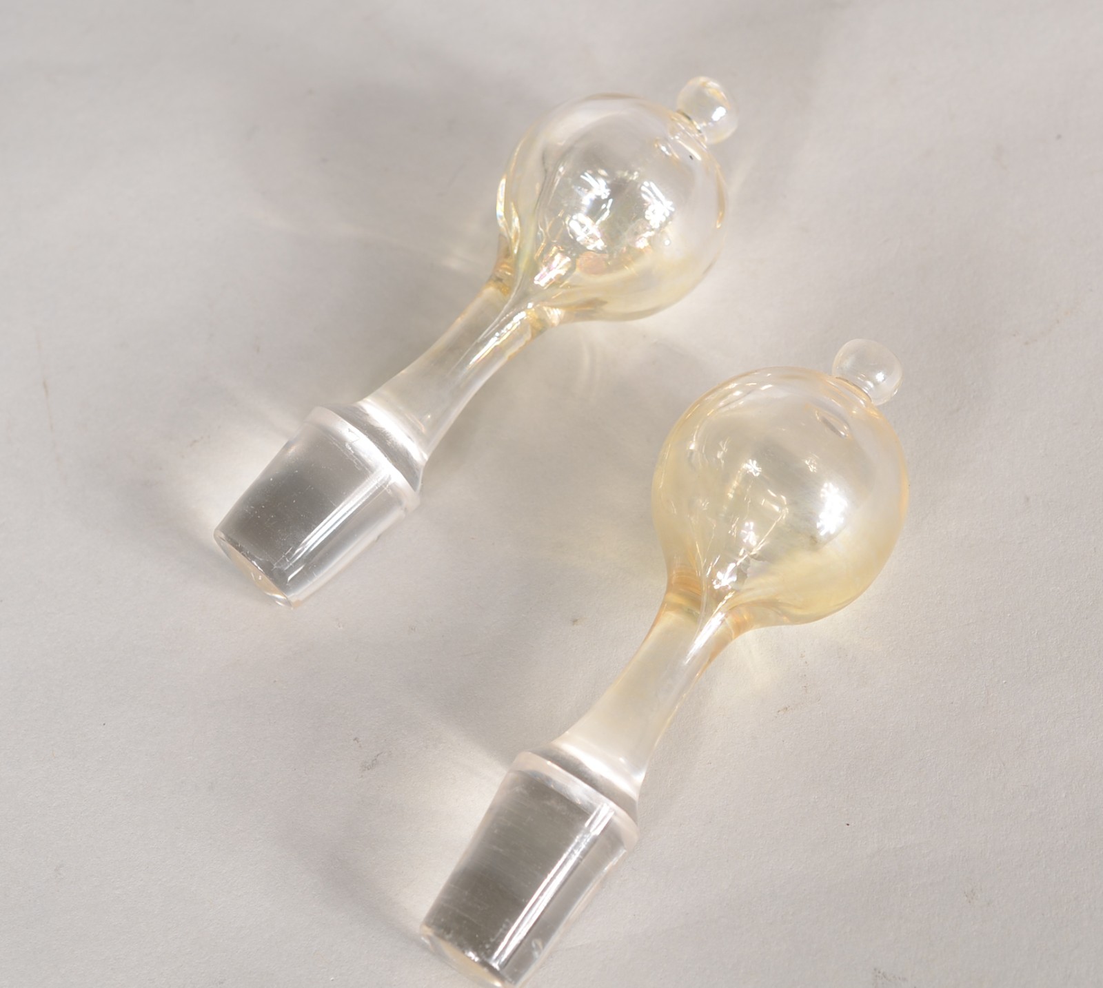 Par de garrafas com alças de cristal amarelo, gargalos feitio... - foto 5 de 6