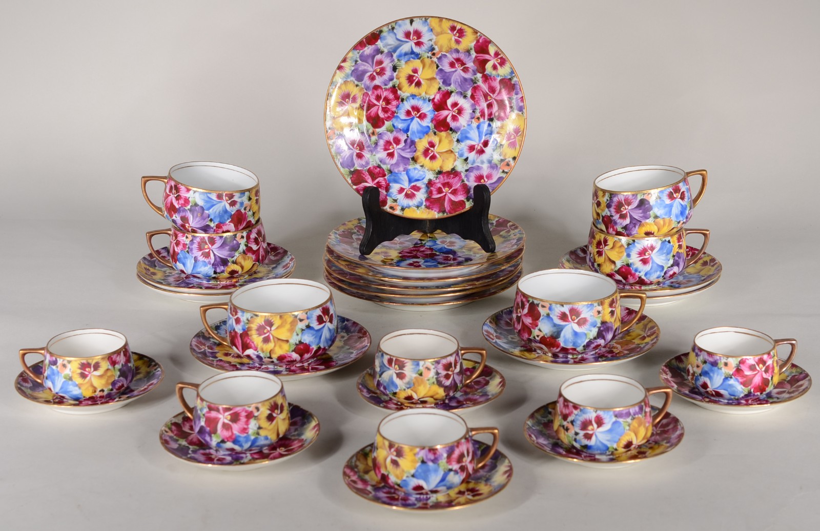 Serviço de chá e café de porcelana tcheca, decoração floral em... - foto 1 de 6