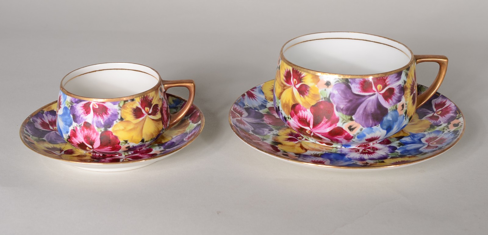 Serviço de chá e café de porcelana tcheca, decoração floral em... - foto 2 de 6