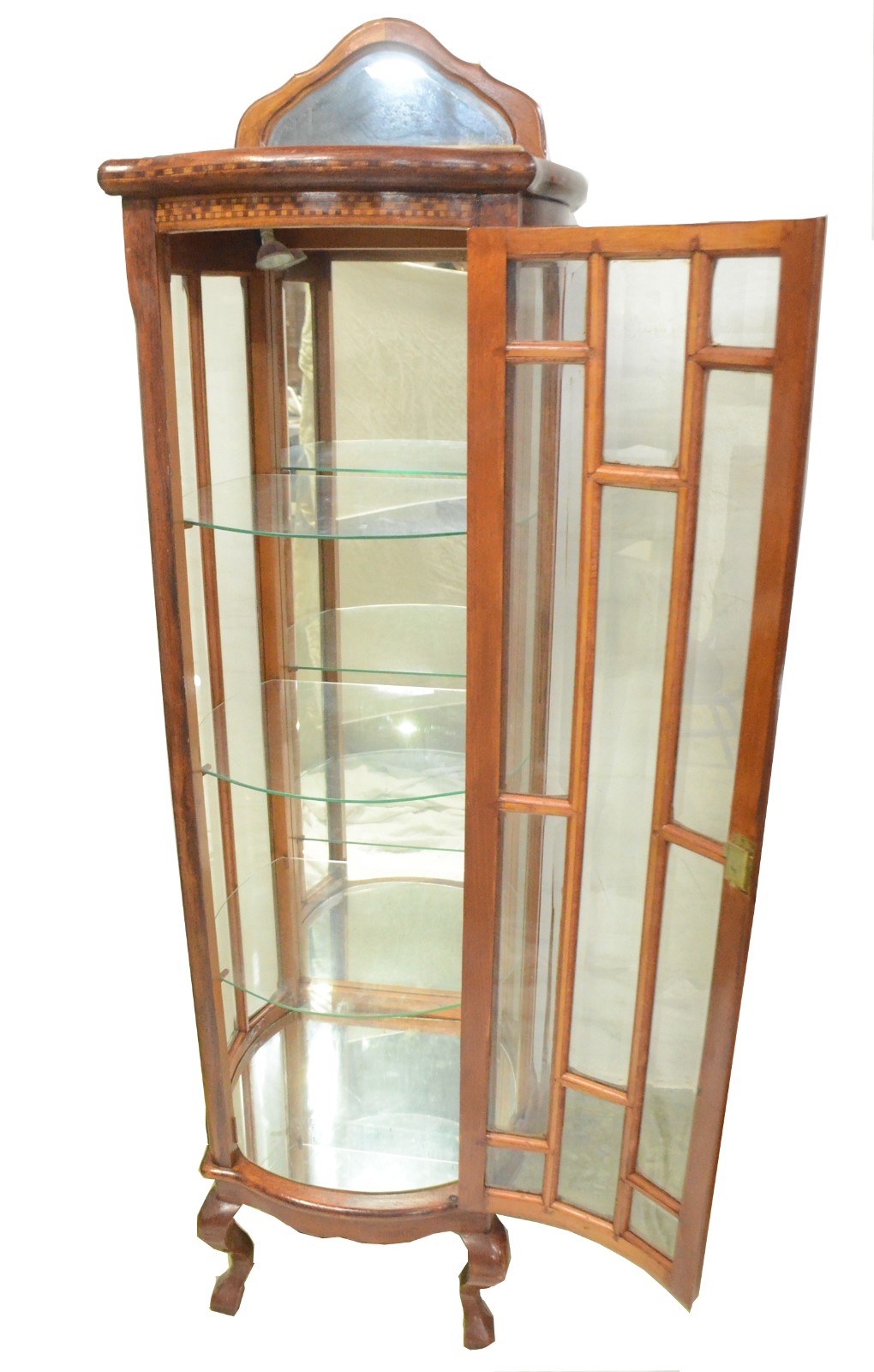 Vitrine de madeira filetada, porta e laterais com vidros bisotados... - foto 2 de 8