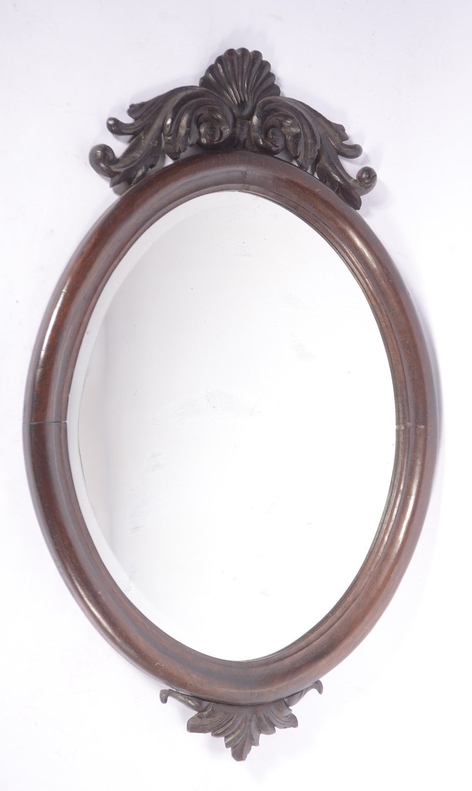 Pequeno espelho de cristal bisotado feitio oval com moldura de... - foto 1 de 7