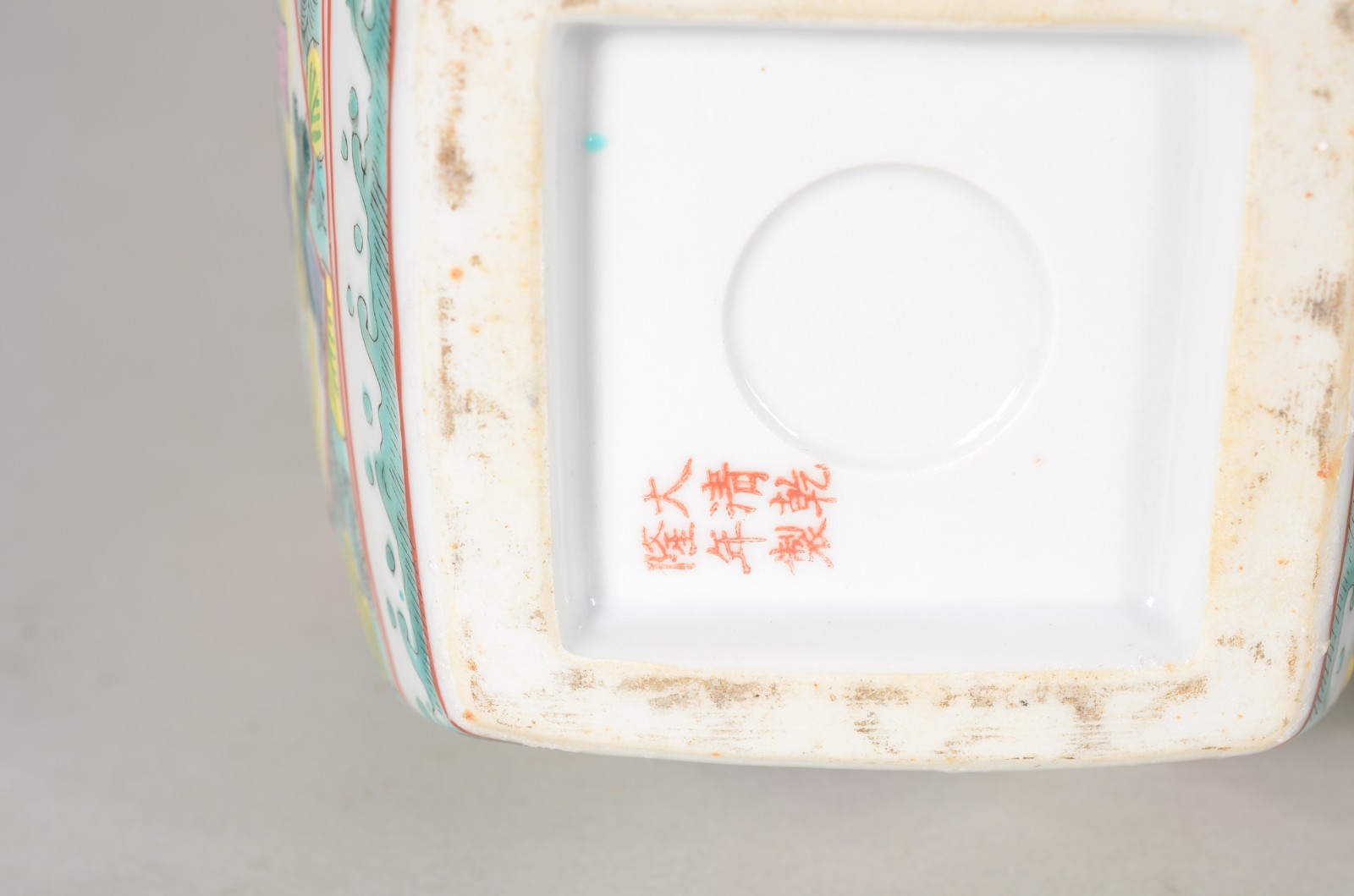 Par de vasos de porcelana oriental decorados com flores, folhas e... - foto 9 de 9