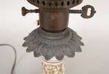 Par de abatjoures de porcelana, base de metal. - Par de abatjoures de porcelana, base de metal.