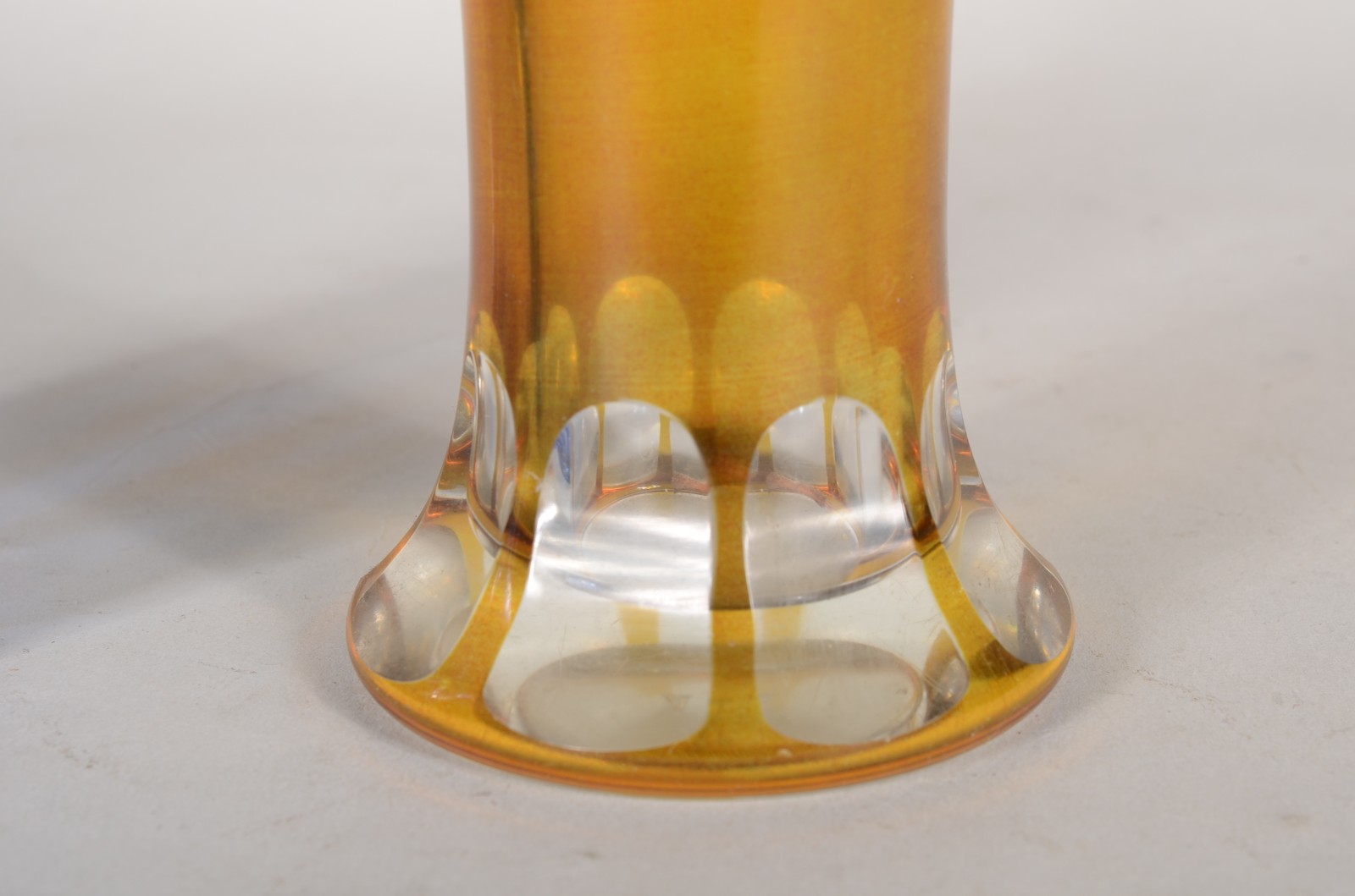 Dois vasos de cristal doublé lapidado nas cores azul e amarelo... - foto 8 de 9