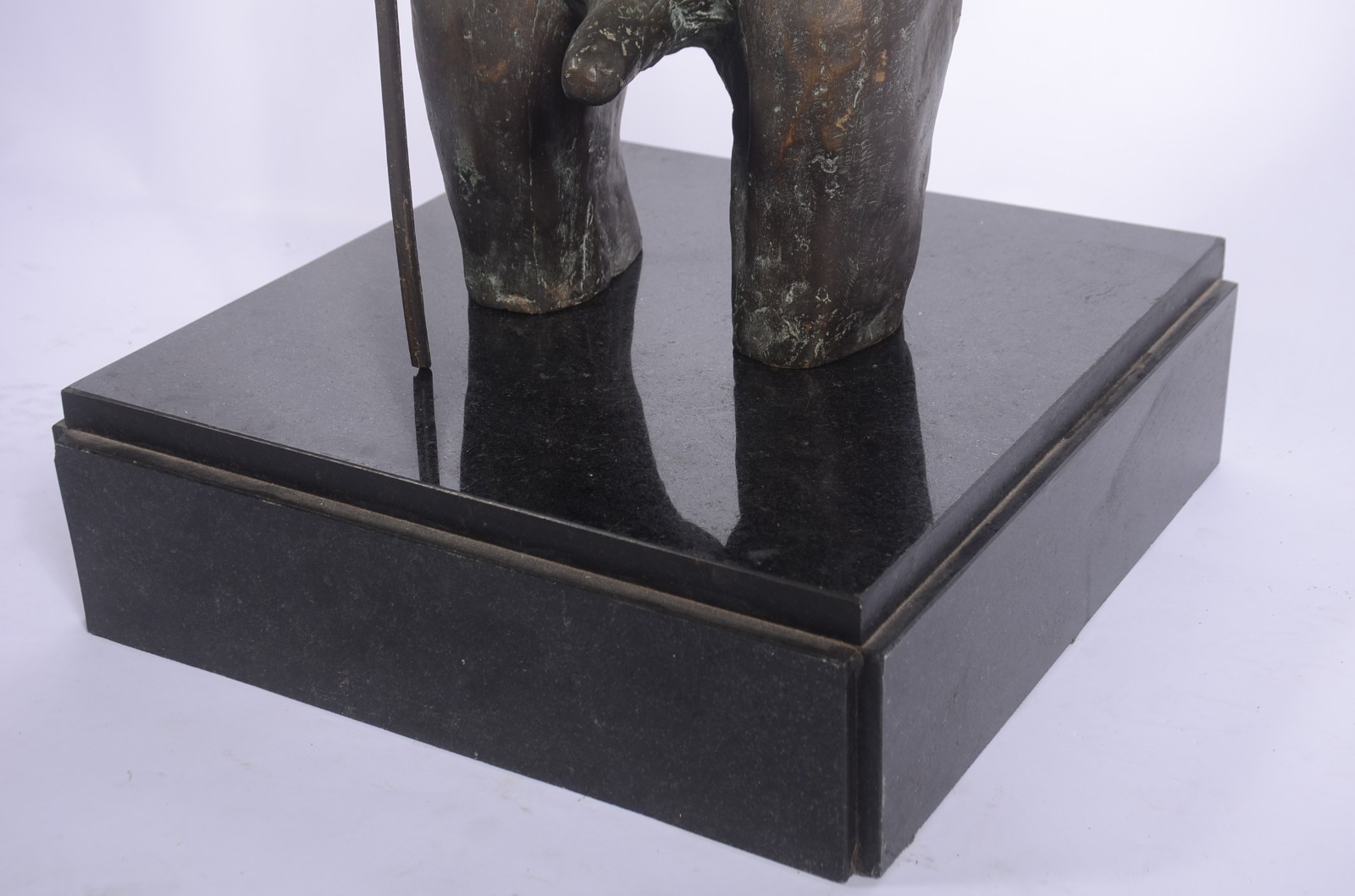 Escultura de bronze representando Guerreiro Nú. - foto 3 de 8