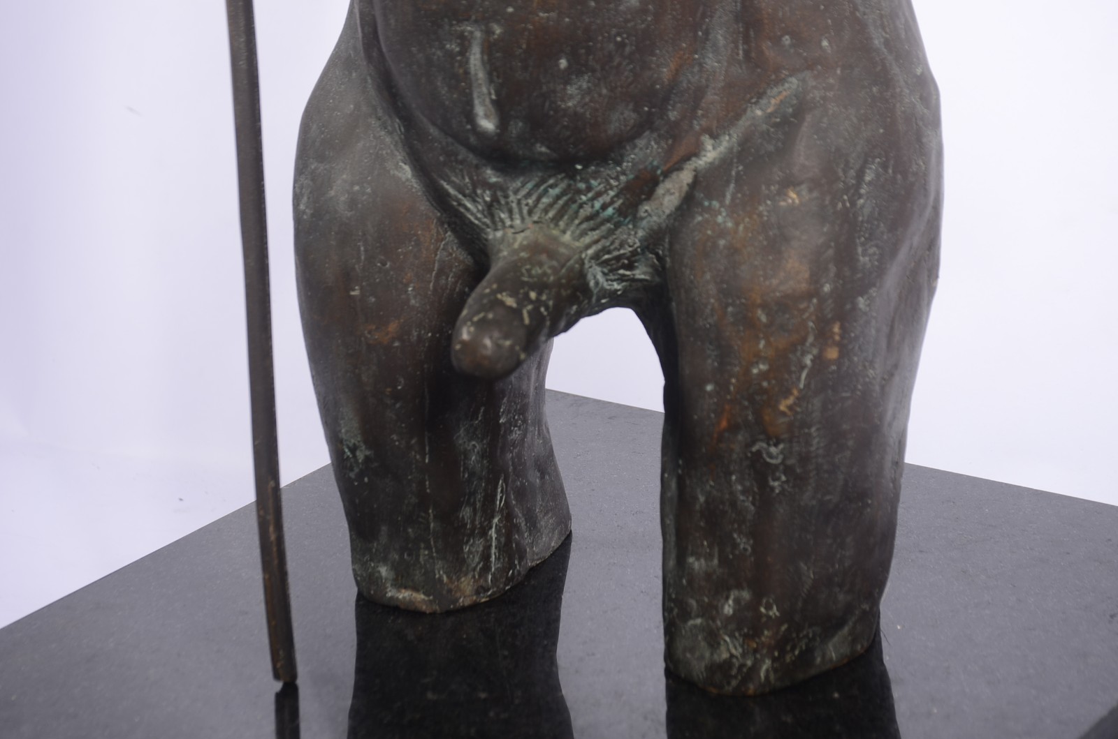 Escultura de bronze representando Guerreiro Nú. - foto 6 de 8