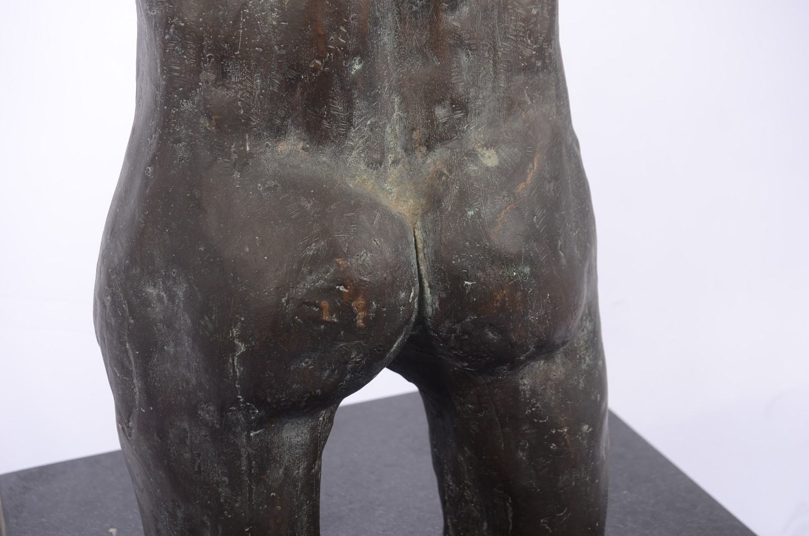 Escultura de bronze representando Guerreiro Nú. - foto 7 de 8