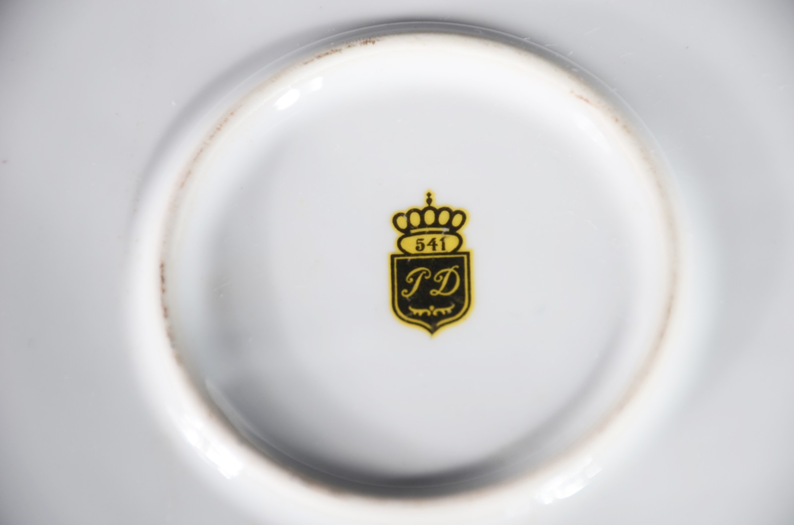 Par de medalhões de porcelana "Dom Pedro" decorados com cenas... - foto 7 de 8