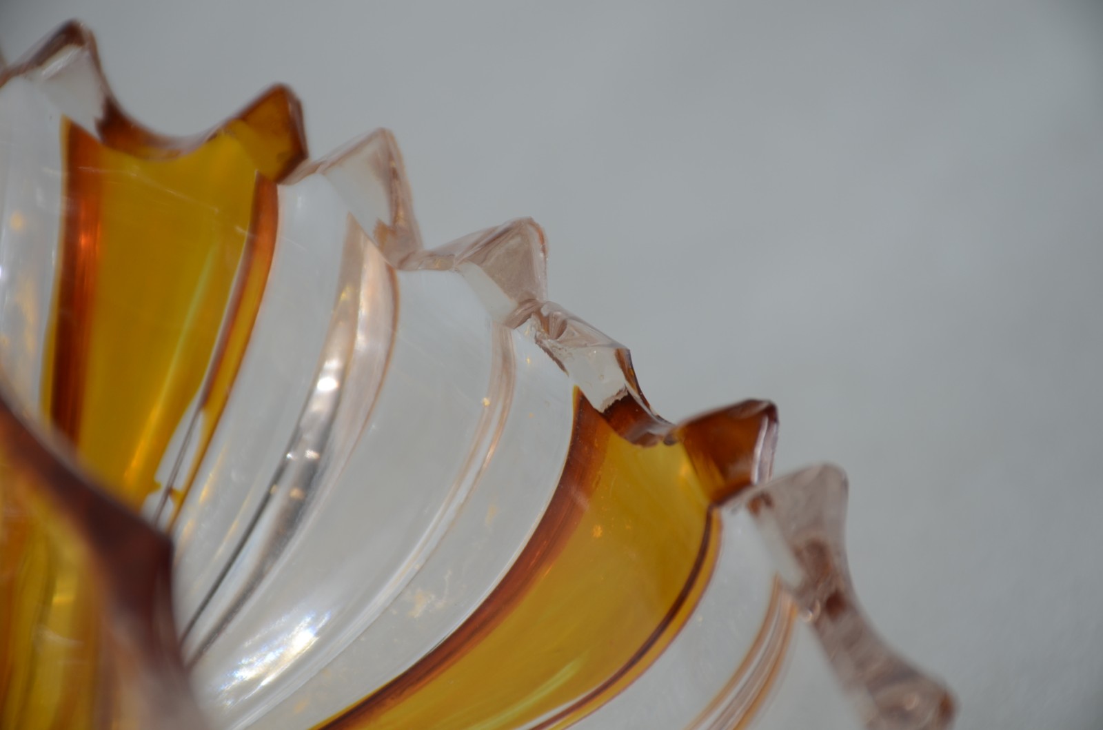 Duas peças, sendo: bowl e prato de cristal doublé na cor âmbar. - foto 9 de 9