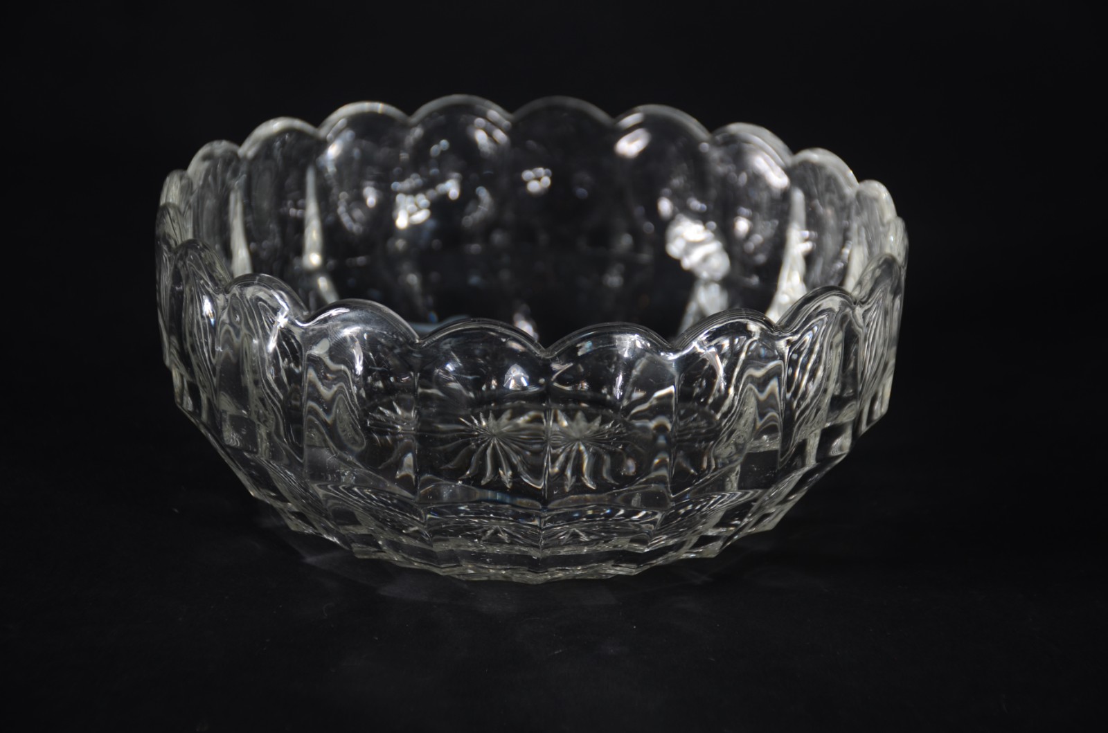 Quatro peças diversas de cristal, sendo: porta petiscos feitio oval e... - foto 4 de 5