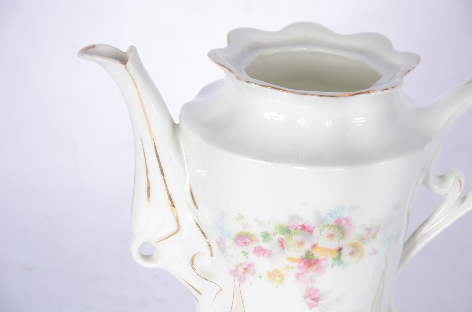 Serviço para café de porcelana, composto de: 4 xícaras com pires... - foto 11 de 11
