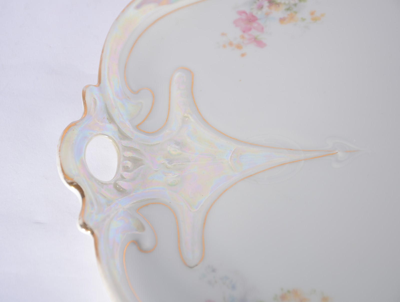 Serviço para café de porcelana, composto de: 4 xícaras com pires... - foto 3 de 11