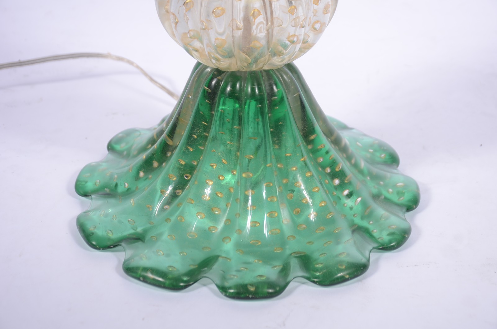 Abatjour de murano verde com pó de ouro, trabalhado em gomos... - foto 7 de 7