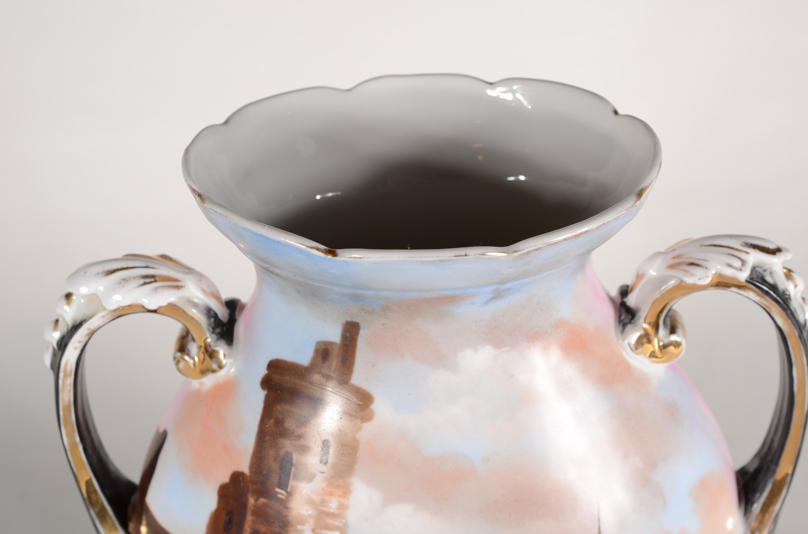 Vaso de porcelana Velho Paris decorado com cena de veleiro e castelo... - foto 4 de 8