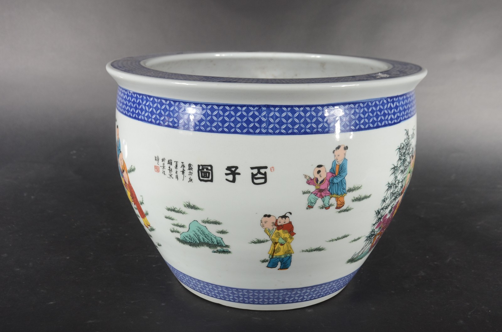 Aquário/cachepot de porcelana oriental com figuras de crianças em... - foto 3 de 7