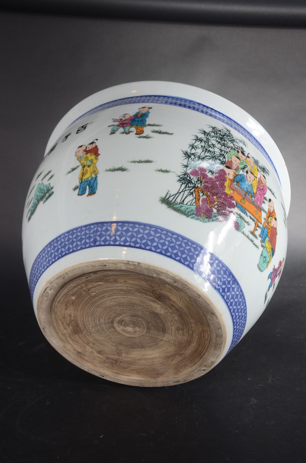 Aquário/cachepot de porcelana oriental com figuras de crianças em... - foto 7 de 7