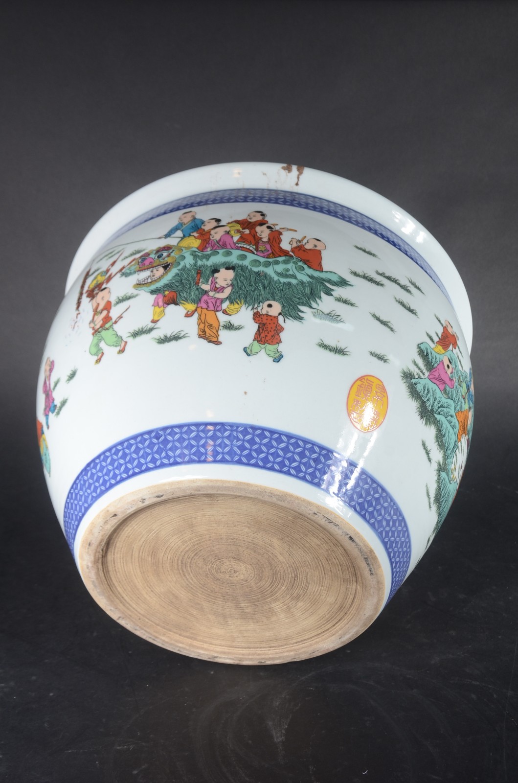 Aquário/cachepot de porcelana oriental com figuras de crianças em... - foto 7 de 7
