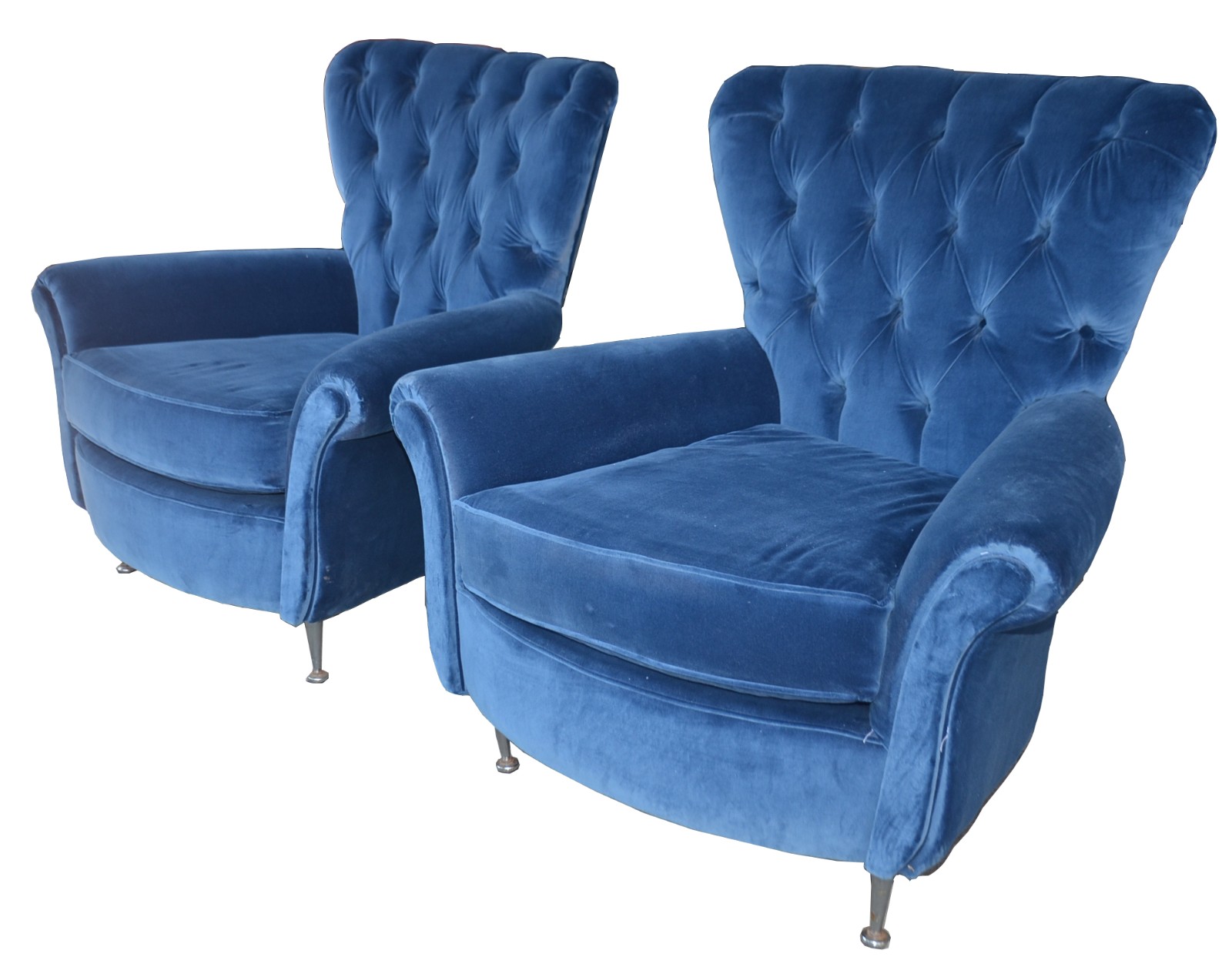 Par de poltronas estofadas e forradas com tecido azul, encostos em... - foto 1 de 3