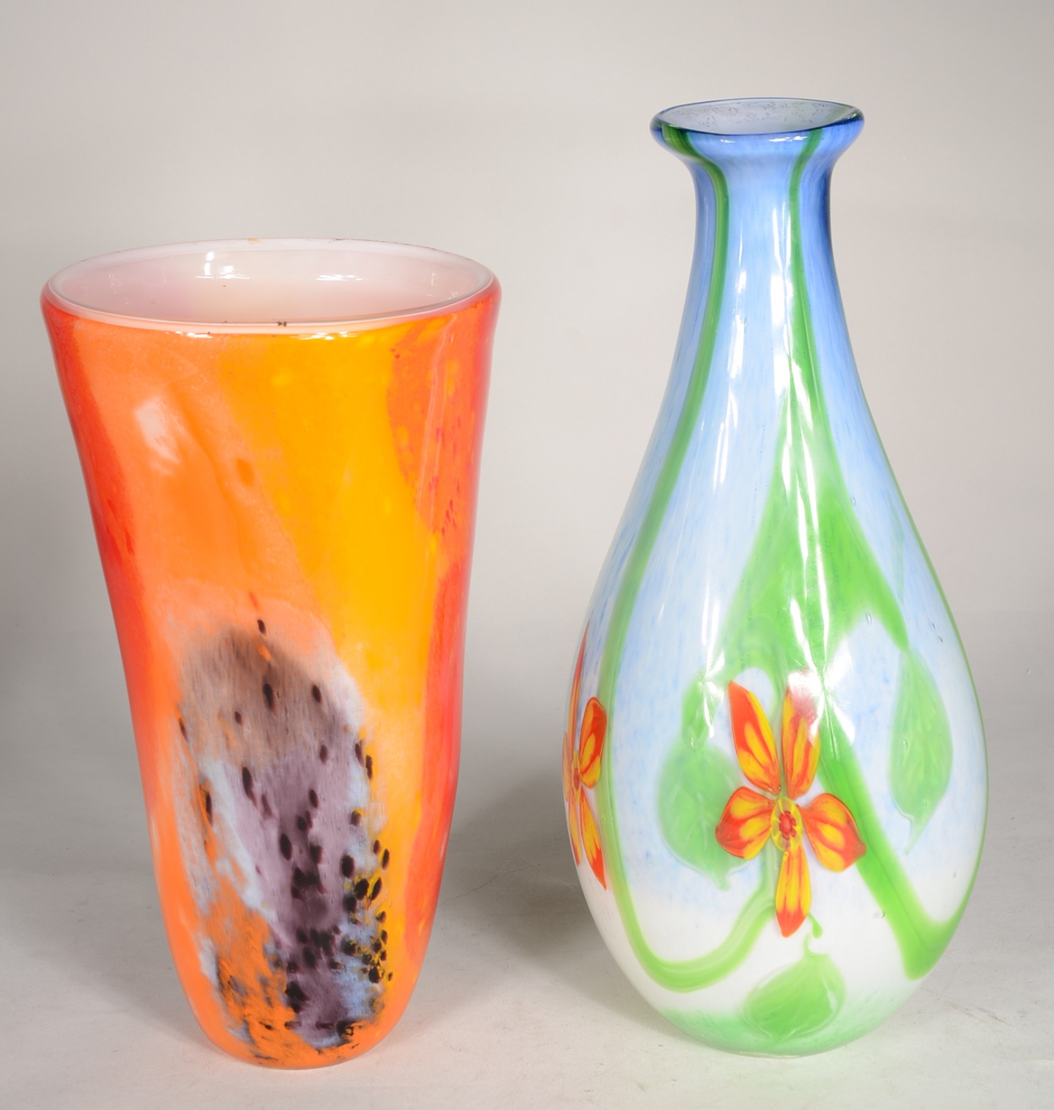 Dois vasos de vidro decorativo. - foto 2 de 8
