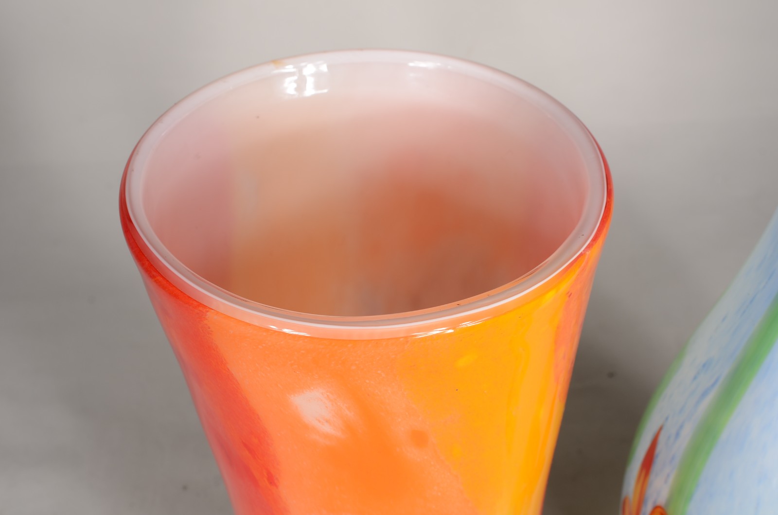 Dois vasos de vidro decorativo. - foto 6 de 8