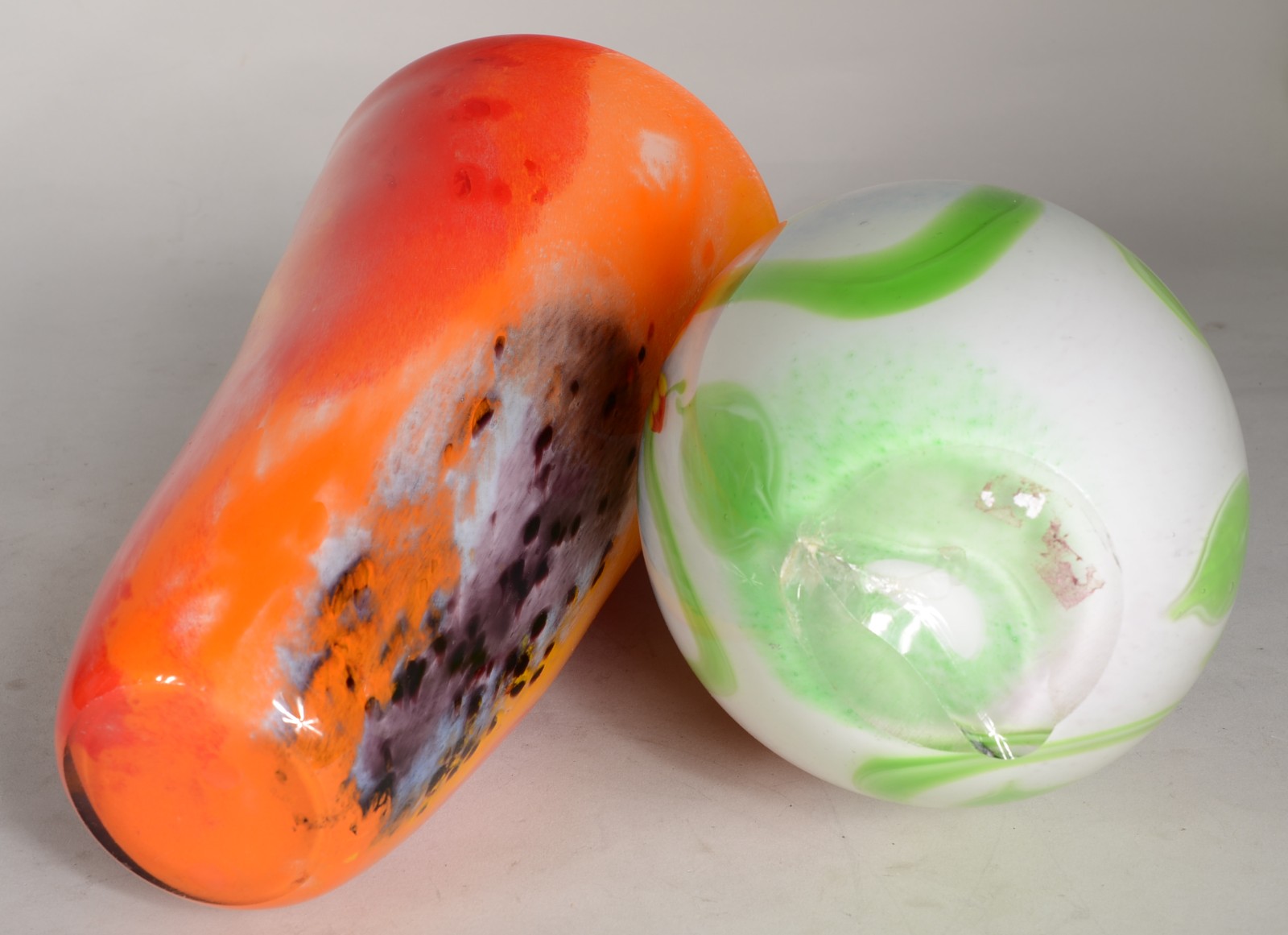 Dois vasos de vidro decorativo. - foto 7 de 8