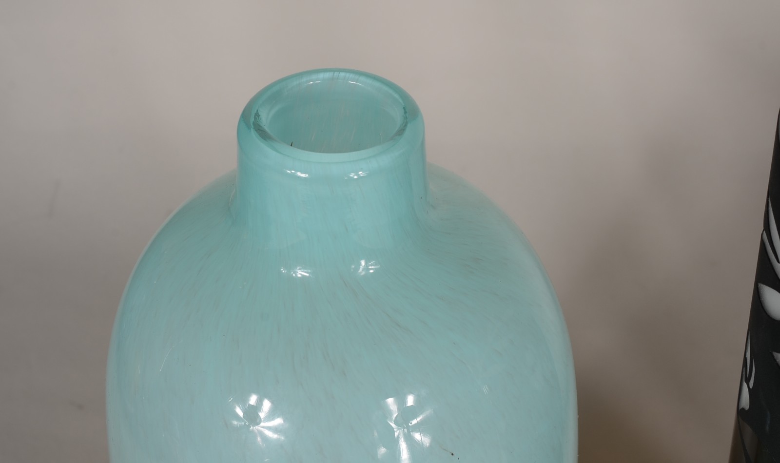 Três vasos diversos de vidro decorativo. - foto 3 de 8