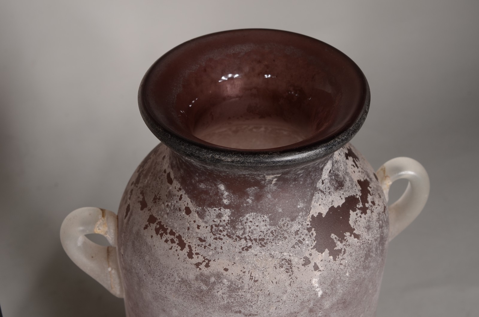 Três vasos diversos de vidro decorativo. - foto 6 de 8