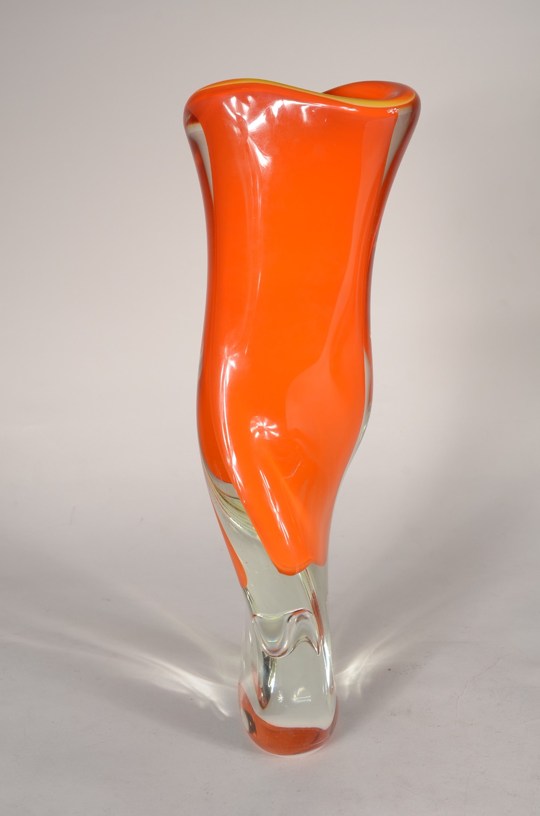 Vaso decorativo de vidro na cor laranja. - foto 6 de 7